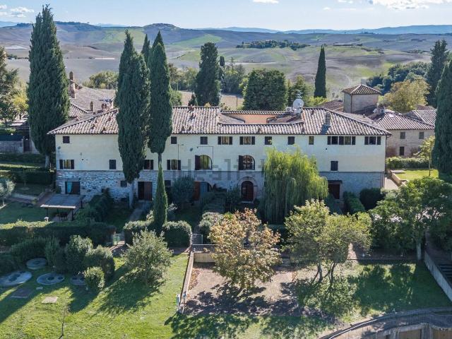 Case e ville in vendita di 450 m² in Via dell&apos Arbia