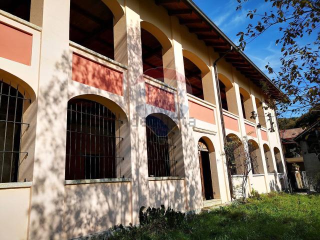 Villetta bifamiliare in vendita di 450 m² in Località Valpiana, 48