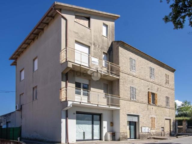 Villetta bifamiliare in vendita di 450 m² in Contrada San Martino, 12