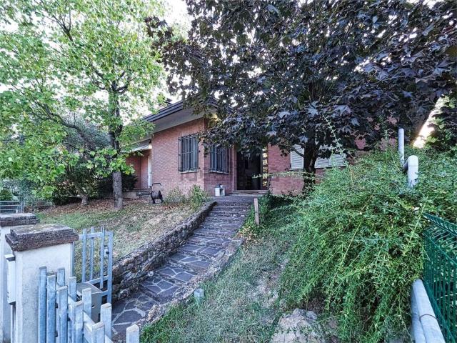 Villetta bifamiliare in vendita di 450 m² in Via Tincani E Martelli