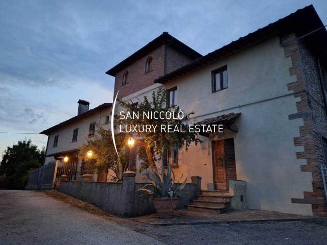 Villetta bifamiliare in vendita di 450 m² in Via Trieste