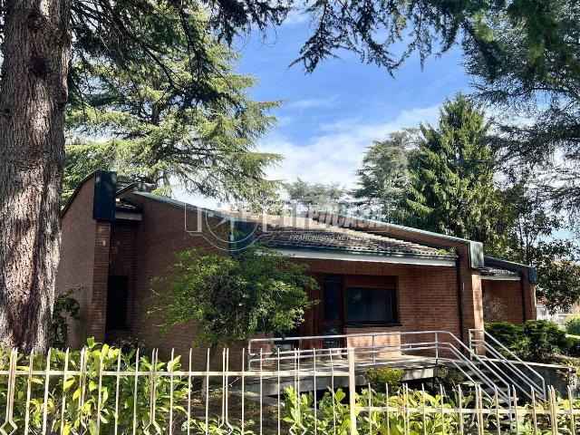Villetta bifamiliare in vendita di 450 m² in Via Valle Balbiana, 25