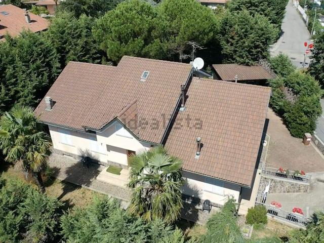 Villetta bifamiliare in vendita di 450 m² in Via Vecchia di Plodio