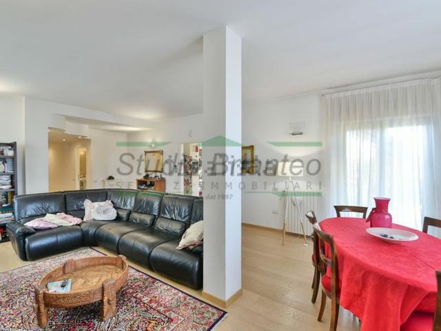 Villetta bifamiliare in vendita di 450 m² in Via Vignareto