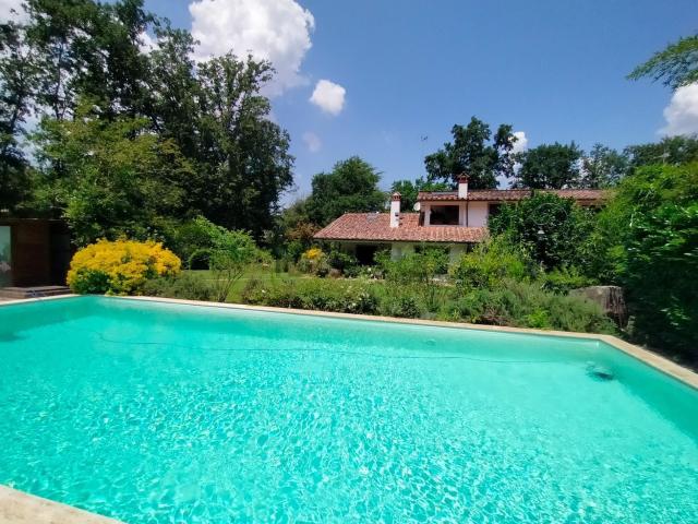 Villetta bifamiliare in vendita di 450 m² in Via della Selvotta, 9