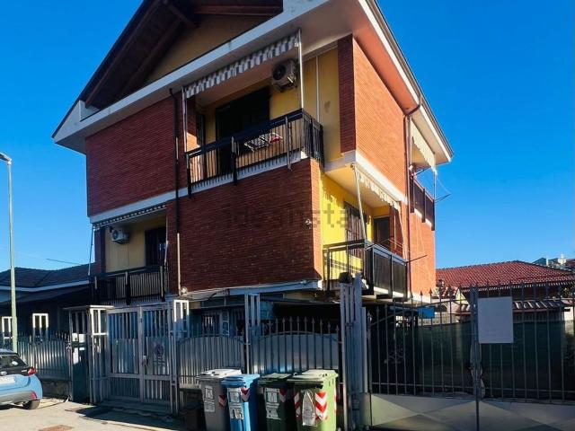 Villetta bifamiliare in vendita di 450 m² in Via Fabio Filzi, 27