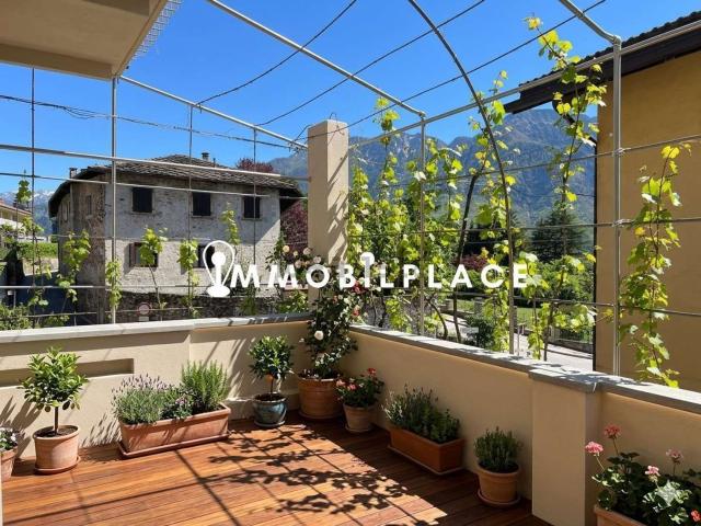 Villetta bifamiliare in vendita di 450 m² in Via Montel, 3