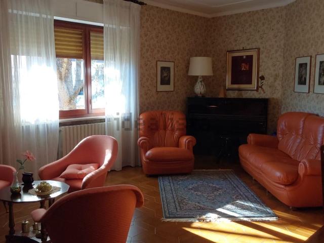 Villetta bifamiliare in vendita di 450 m² in Via Nicolò V