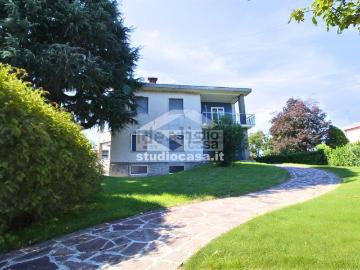 Villetta bifamiliare in vendita di 450 m²