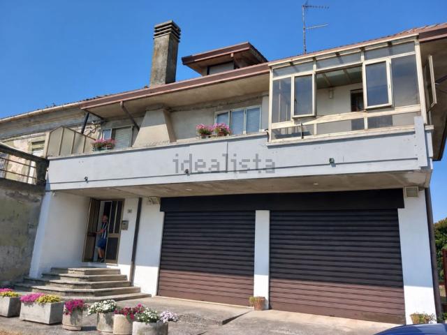 Villetta bifamiliare in vendita di 450 m²