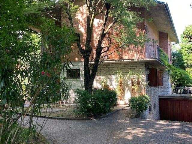 Villetta bifamiliare in vendita di 450 m²