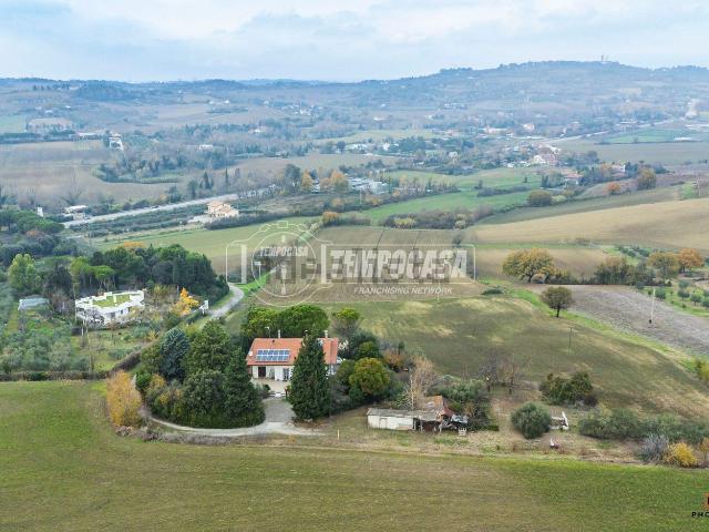 Villetta bifamiliare in vendita di 457 m² in Via Consolare Rimini San Marino
