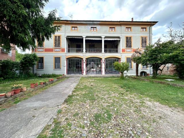 Villetta bifamiliare in vendita di 457 m² in Via G. Mazzini, 12