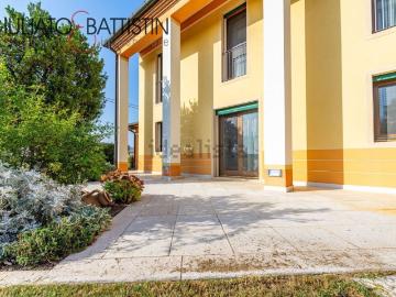 Villetta bifamiliare in vendita di 454 m² in Via Rigoletto