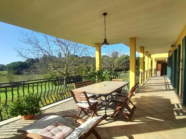 Villetta bifamiliare in vendita di 455 m² in Via dell&apos omo Morto