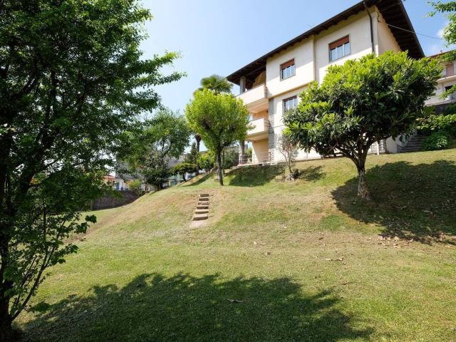Villetta bifamiliare in vendita di 456 m² in Via Castello Rescanzi, 17