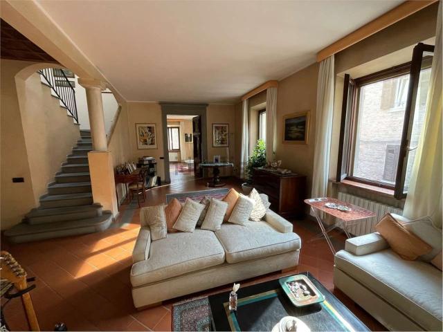 Villetta bifamiliare in vendita di 460 m² in Via Giuoco del Pallone, 47