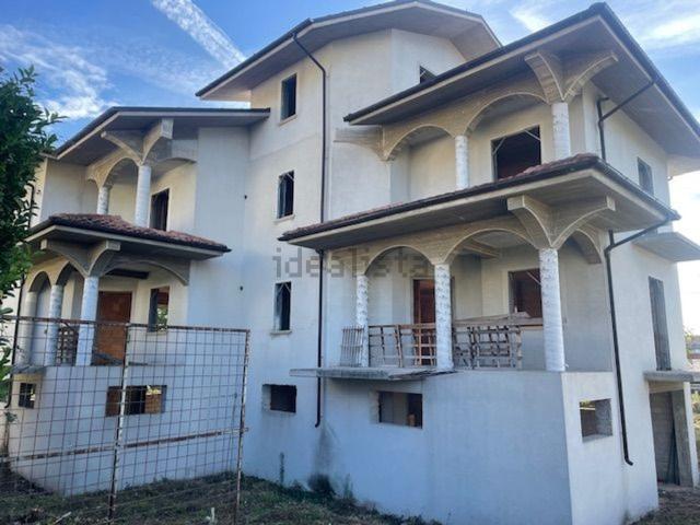 Villetta bifamiliare in vendita di 460 m² in Via Maiella