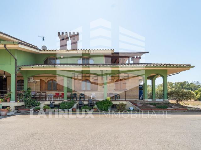 Villetta bifamiliare in vendita di 466 m²