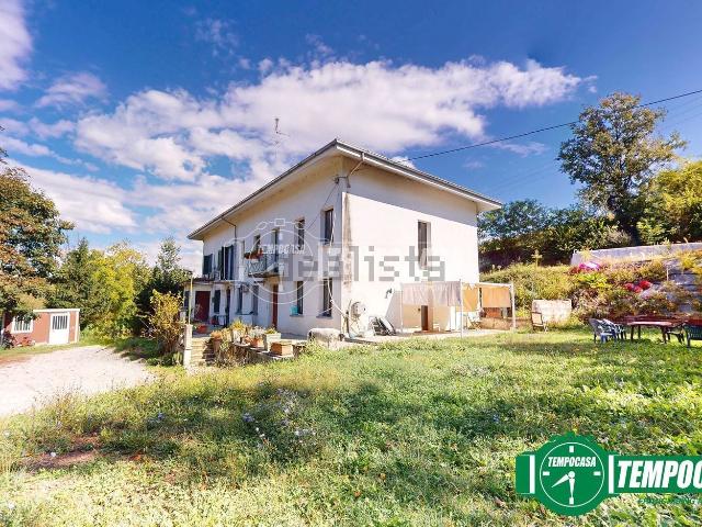 Villetta bifamiliare in vendita di 468 m² in Strada Alessandria
