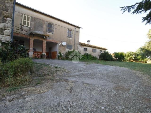 Villetta bifamiliare in vendita di 470 m² in Località Roggi, 18
