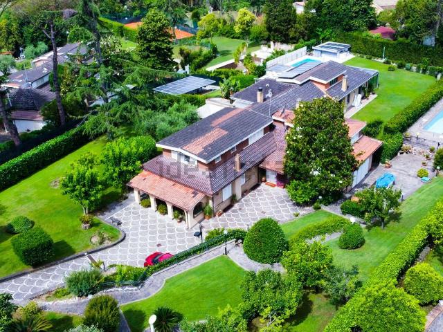 Villetta bifamiliare in vendita di 470 m² in Vicolo del Casale Lumbroso, 82