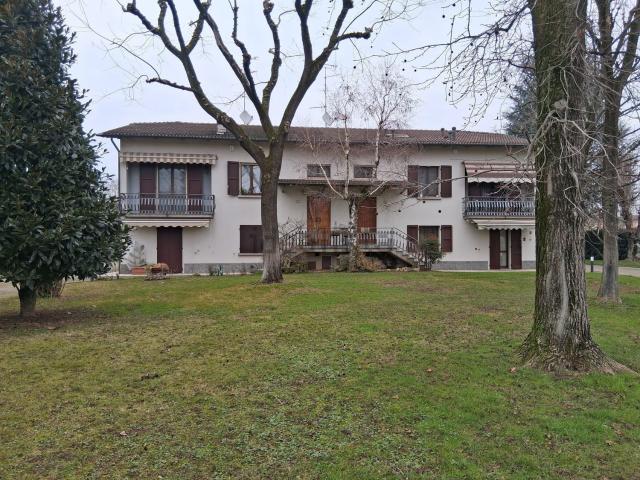 Villetta bifamiliare in vendita di 477 m²