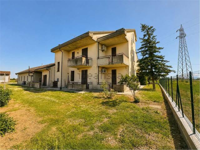 Villetta bifamiliare in vendita di 475 m²
