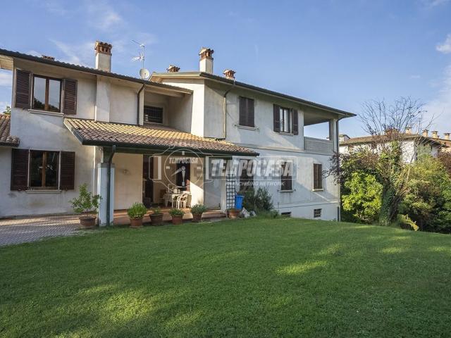 Villetta bifamiliare in vendita di 478 m² in Corso Martiri della Libertà, 80