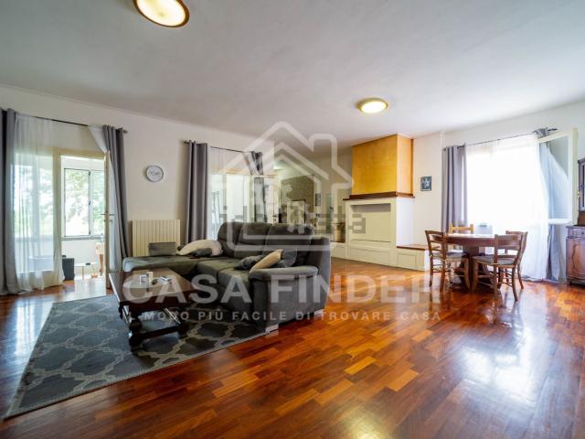 Villetta bifamiliare in vendita di 483 m² in Via dei Quercioli