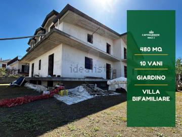 Villetta bifamiliare in vendita di 480 m² in Strada Statale 7 bis