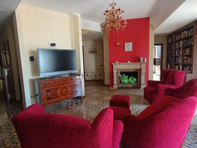 Villetta bifamiliare in vendita di 480 m² in Via del Mare, 108