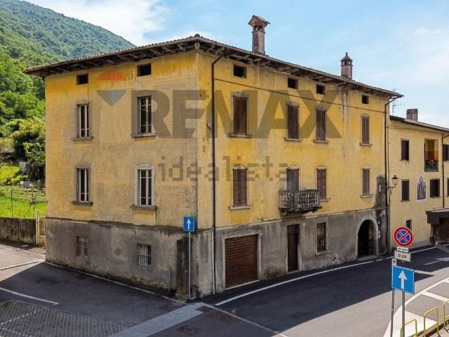 Villetta bifamiliare in vendita di 480 m² in Via Don Stefano Gelmi, 41