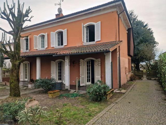Villetta bifamiliare in vendita di 487 m² in Via Roma, 93