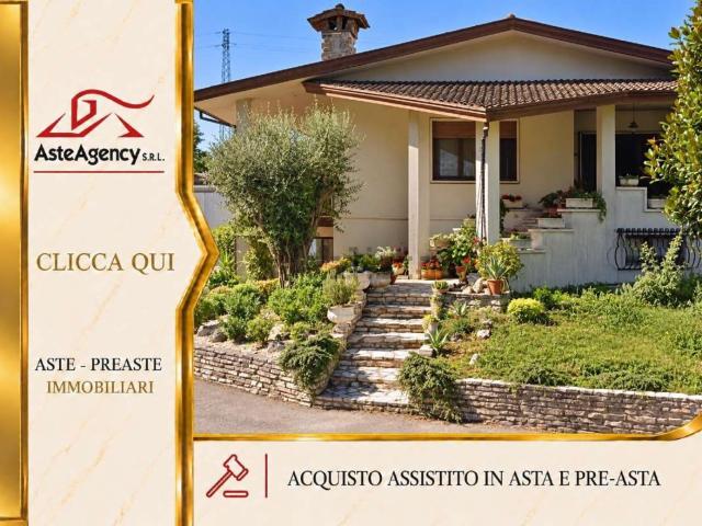 Villetta bifamiliare in vendita di 490 m² in Via Guizze San Pietro, 32