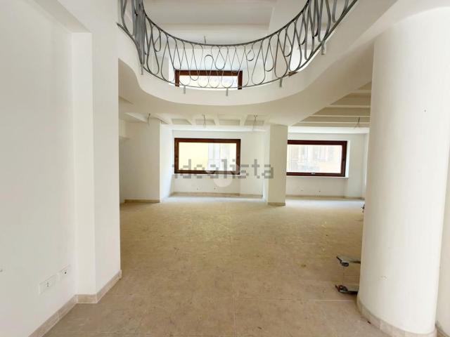 Villetta bifamiliare in vendita di 496 m² in Via Casimiri, 18