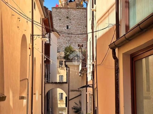 Villetta bifamiliare in vendita di 496 m² in Via Casimiri, 18