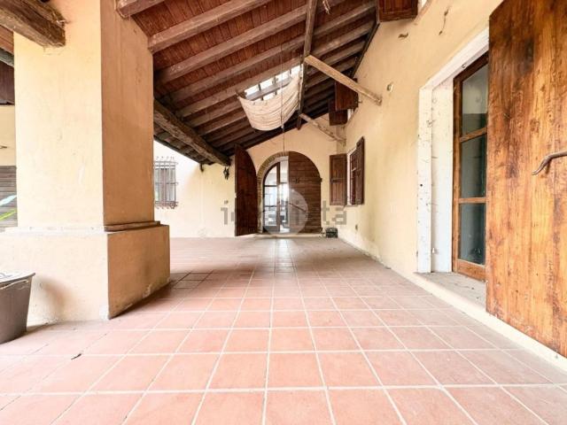 Villetta bifamiliare in vendita di 403 m² in Via Casanova, 14