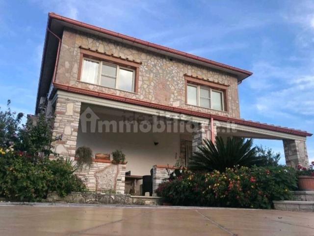 Villetta bifamiliare in vendita di 400 m² in Contrada Mannarelle, 1