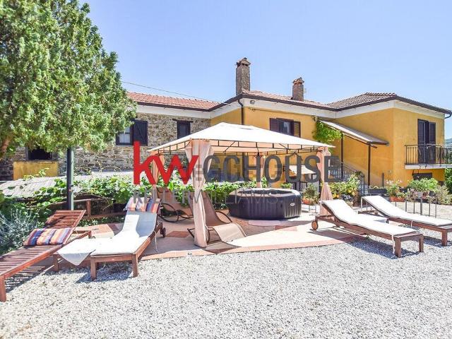 Villetta bifamiliare in vendita di 400 m² in Contrada Vignali, 5