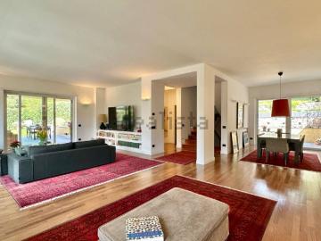 Villetta bifamiliare in vendita di 400 m² in Largo Olgiata, 15