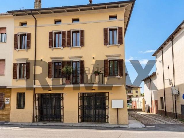 Villetta bifamiliare in vendita di 400 m² in Piazza Cervi, 10