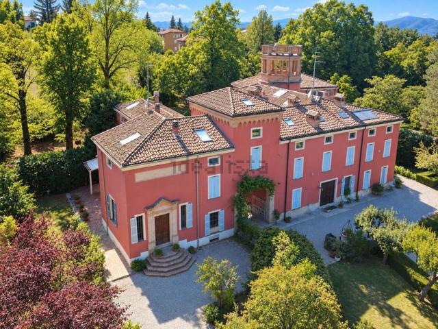 Villetta bifamiliare in vendita di 400 m² in Strada Monticello
