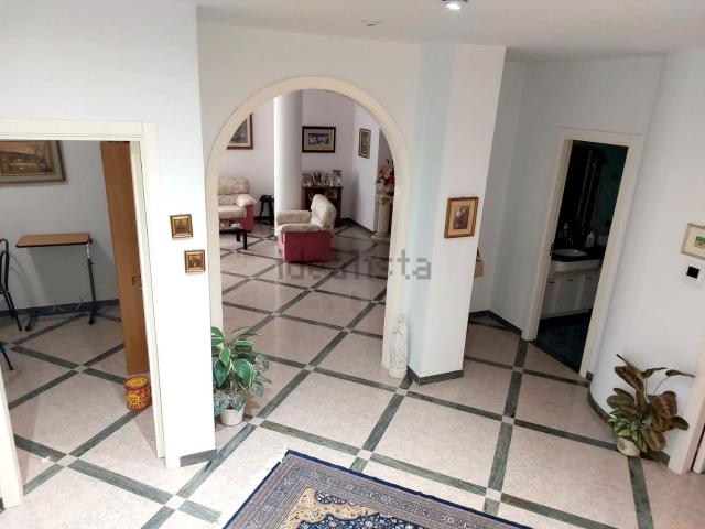 Villetta bifamiliare in vendita di 400 m² in Traversa Monsignor Giovanni Apa, 4