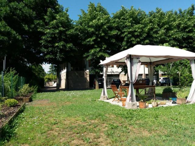 Villetta bifamiliare in vendita di 400 m² in Via Vandelli