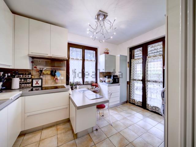 Villetta bifamiliare in vendita di 400 m² in Via Val della Torre, 50