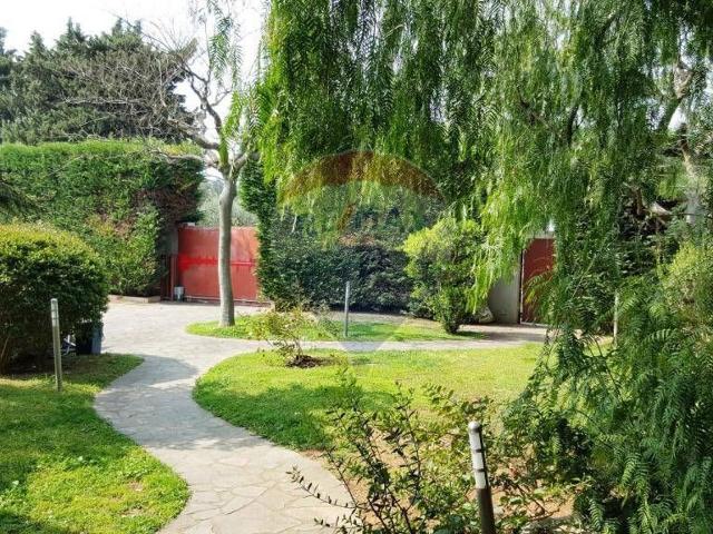 Villetta bifamiliare in vendita di 400 m² in Via Bari, 283