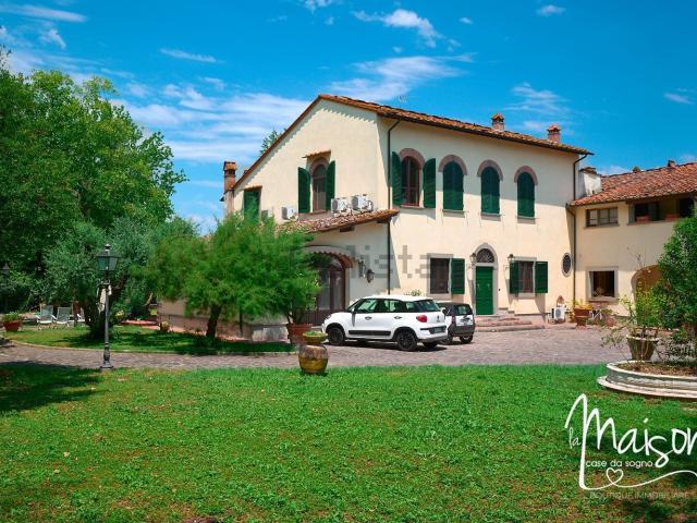 Villetta bifamiliare in vendita di 400 m² in Via Cava