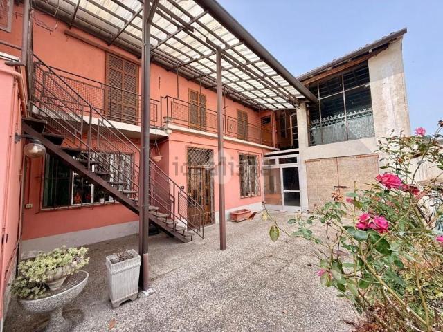 Villetta bifamiliare in vendita di 400 m² in Via Camillo Benso Conte di Cavour, 7