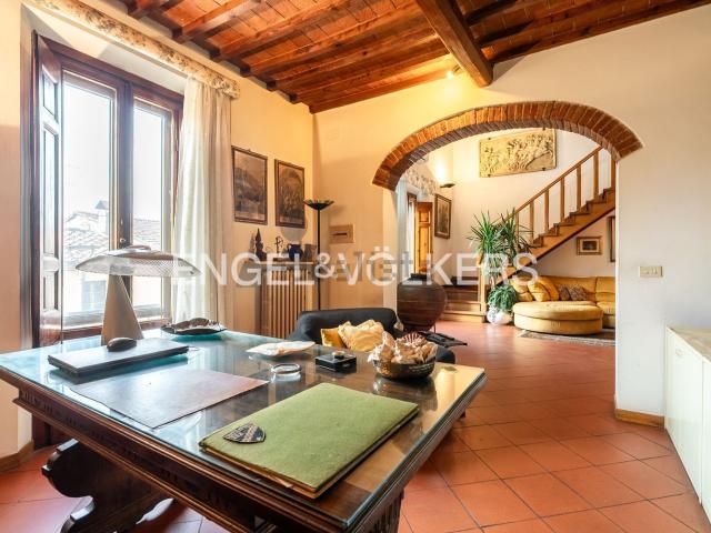 Villetta bifamiliare in vendita di 400 m² in Via Chiantigiana, 60